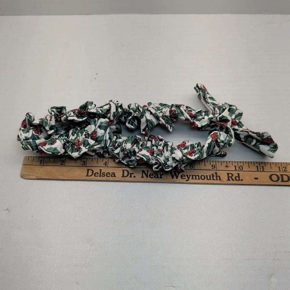 Lot of 6 Vintage Longaberger Traditional Holly Fabric Liner (4) & Garter (2)